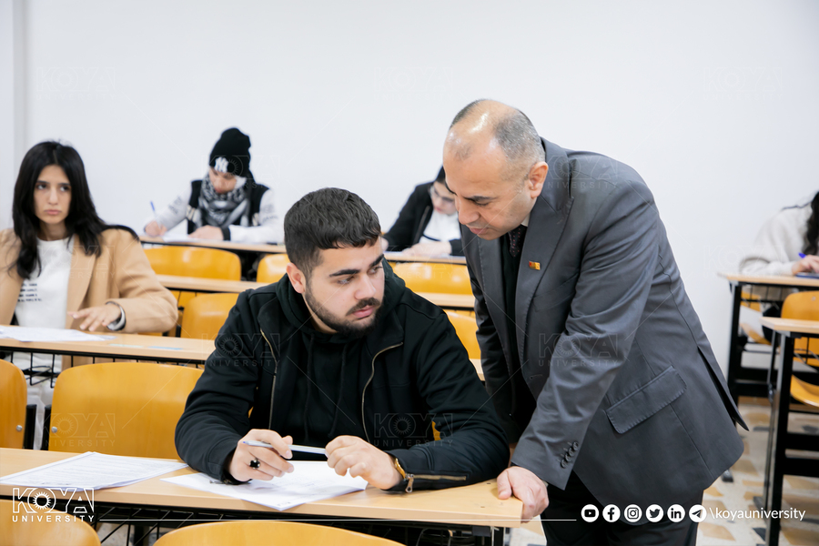 السید رئيس جامعة كويە يتفقد سير عملیة الامتحانات النهائية